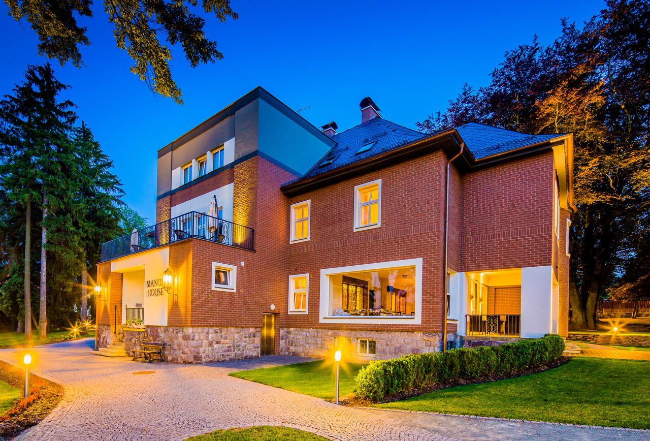 Отель Manor House Броумов Экстерьер фото